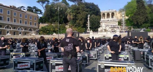 protesta bauli piazza del popolo